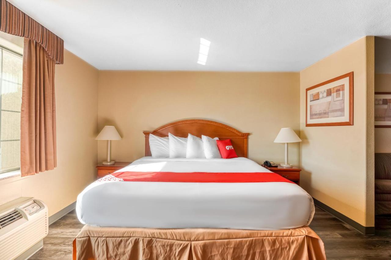 Oyo Townhouse Wichita Falls West Buitenkant foto