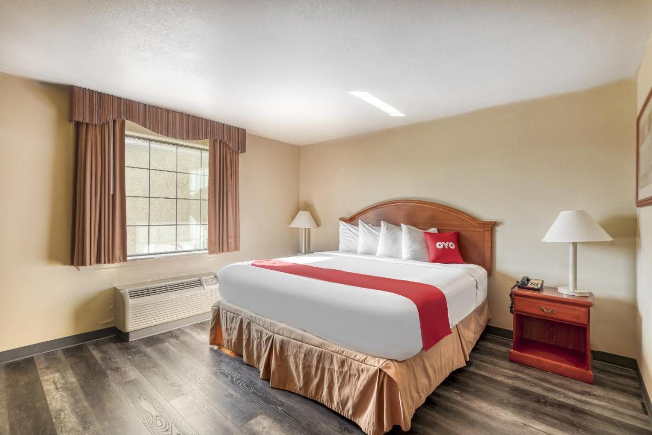 Oyo Townhouse Wichita Falls West Buitenkant foto
