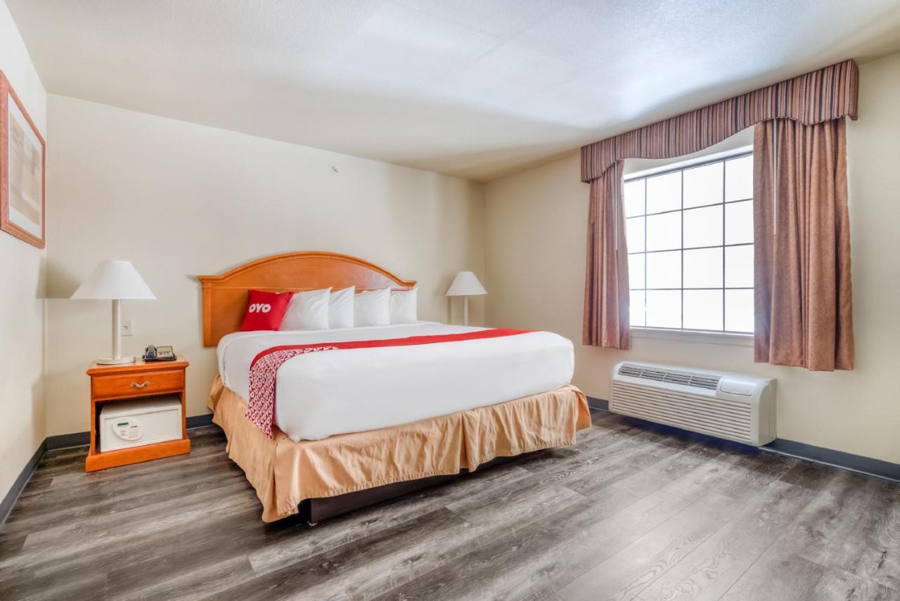 Oyo Townhouse Wichita Falls West Buitenkant foto