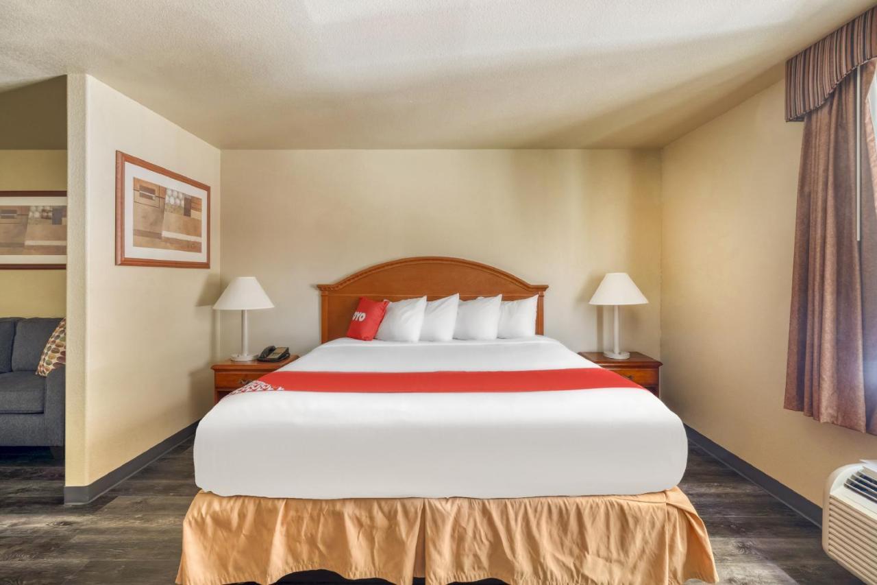 Oyo Townhouse Wichita Falls West Buitenkant foto