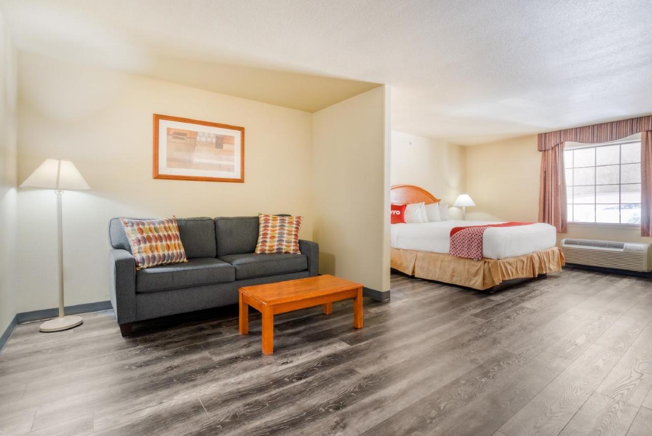Oyo Townhouse Wichita Falls West Buitenkant foto