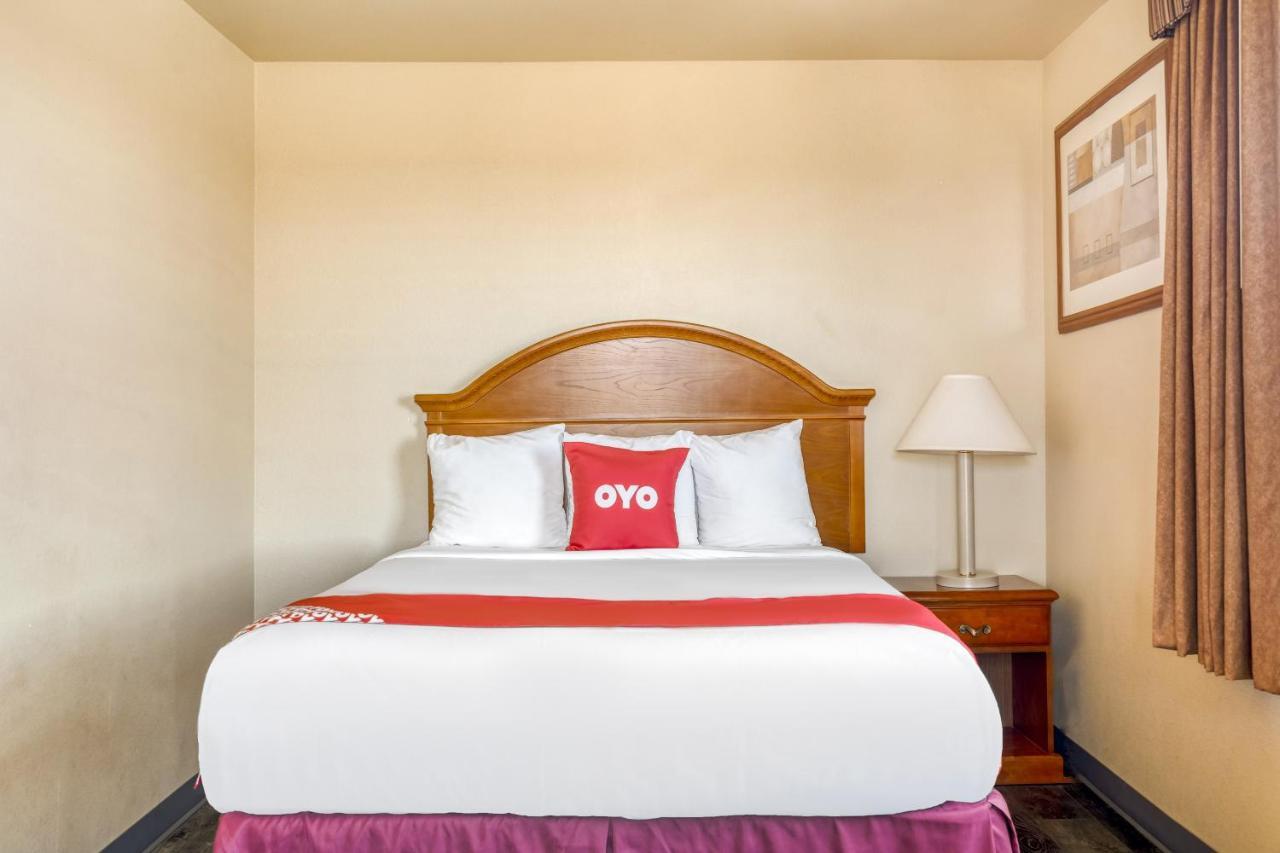 Oyo Townhouse Wichita Falls West Buitenkant foto