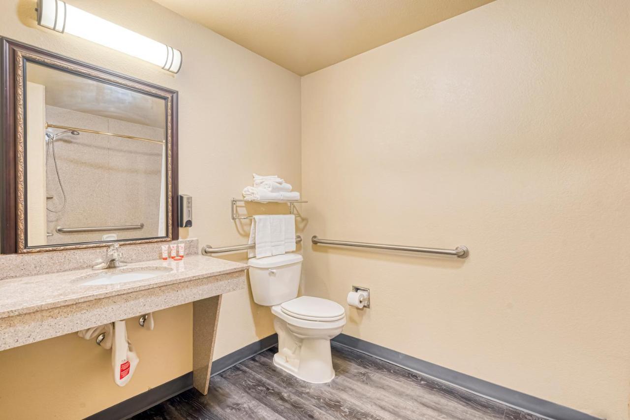 Oyo Townhouse Wichita Falls West Buitenkant foto