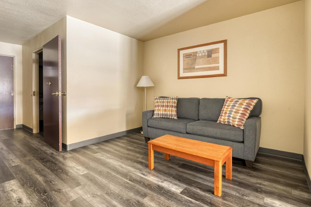 Oyo Townhouse Wichita Falls West Buitenkant foto